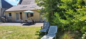 Outdoor dining - Maison Avec Jardin 1km Plage (TREGUENNEC)