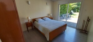 2 bedrooms, free WiFi, bed sheets - Maison Avec Jardin 1km Plage (TREGUENNEC)
