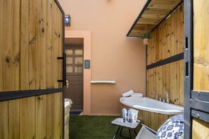 Bathroom - Agapi Suite Accessible Luxurious Accommodat. Jacuz (Ρέθυμ νο)