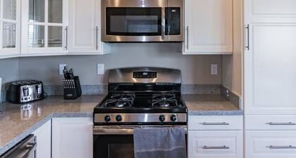 Luxury Retreat Close to Trails and Local Eats