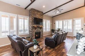 TV, fireplace, DVD player, books