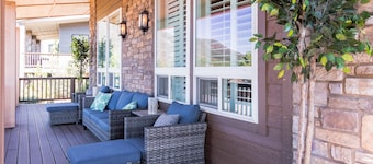 3BR w deck, treetop views, dog friendly