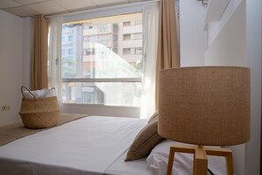 Chambre panoramique | Lit avec matelas en mousse à mémoire, bureau