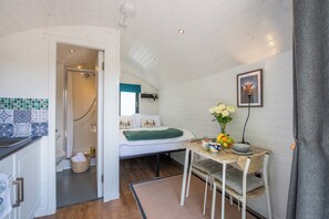 1 chambre, lit parapluie, Wi-Fi gratuit, draps fournis