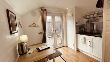Fridge, microwave, stovetop, electric kettle