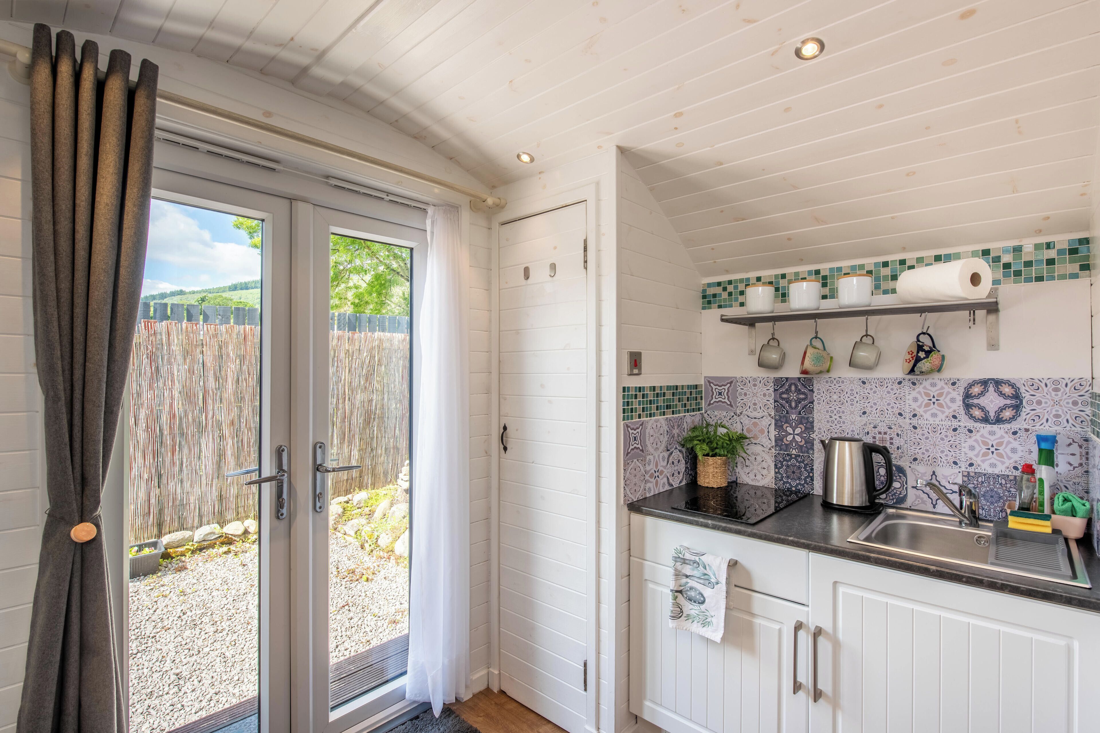 Fridge, microwave, stovetop, electric kettle