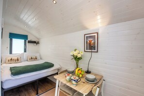 1 chambre, lit parapluie, Wi-Fi gratuit, draps fournis