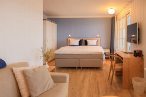 Juniorsuite med terasse | Een kluis op de kamer, gratis wifi, beddengoed