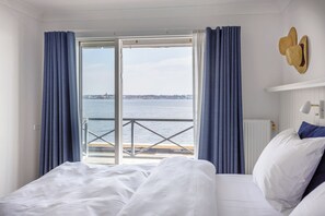 In-room safe, soundproofing, free WiFi, bed sheets - Hørby Færgekro (Holbaek)