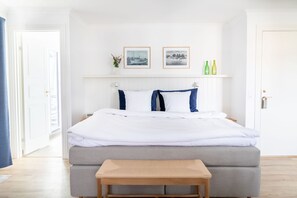 In-room safe, soundproofing, free WiFi, bed sheets - Hørby Færgekro (Holbaek)