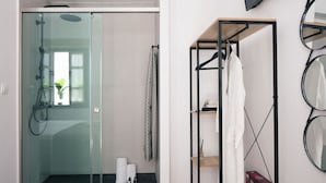 Een douche, een haardroger