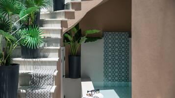 Executive Studio Suite | Premium bedding, in-room safe, laptop workspace, blackout drapes