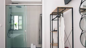 Junior Studio Suite | Bilik Mandi | Pancuran mandi, pengering rambut, selipar, tuala disediakan