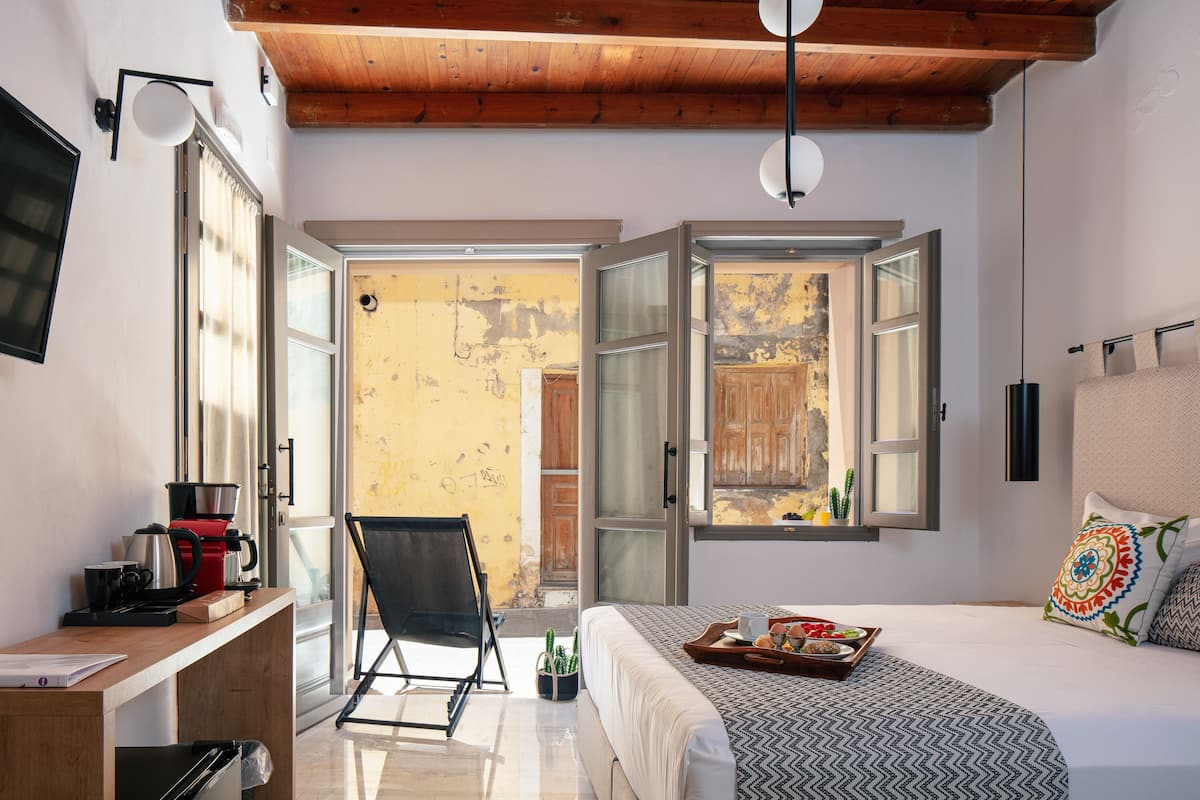 Comfort Studio Suite | Premium bedding, in-room safe, laptop workspace, blackout drapes