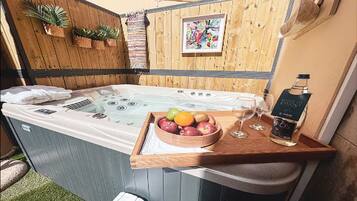 Romantic Studio Suite | Premium bedding, in-room safe, laptop workspace, blackout drapes