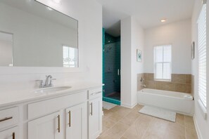 House, 3 Bedrooms | Bathroom | Towels - Peek-a-bay by Gold Star Vacation Rentals (Orange Beach)