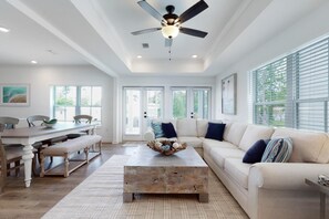 House, 3 Bedrooms | Living room