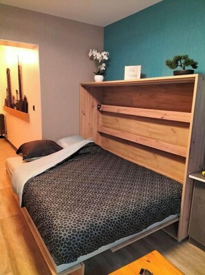 1 bedroom, iron/ironing board, free WiFi, bed sheets