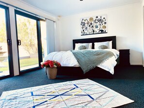 5 bedrooms, iron/ironing board, free WiFi, bed sheets