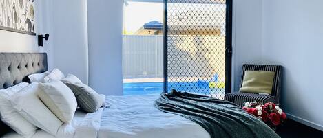 5 bedrooms, iron/ironing board, free WiFi, bed sheets
