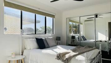 5 bedrooms, iron/ironing board, free WiFi, bed sheets