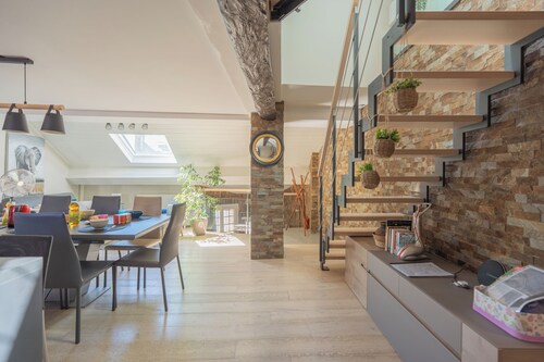 Modern duplex loft in the heart of Annecy's old town for 10 people