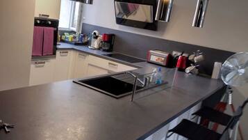 Fridge, microwave, oven, stovetop