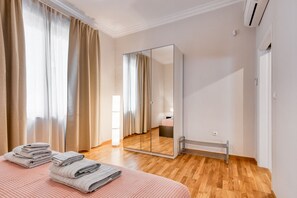 2 slaapkamers, een bureau, geluiddichte muren