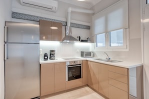 Refrigerador, microondas, horno, placa de cocina