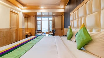 Deluxe Double Room | Desk, iron/ironing board