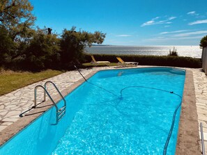 Outdoor pool, a heated pool - Villa Le Largue, Saint-Georges-de-Didonne (Saint-Georges-de-Didonne)