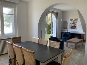 Dining - Villa Le Largue, Saint-Georges-de-Didonne (Saint-Georges-de-Didonne)