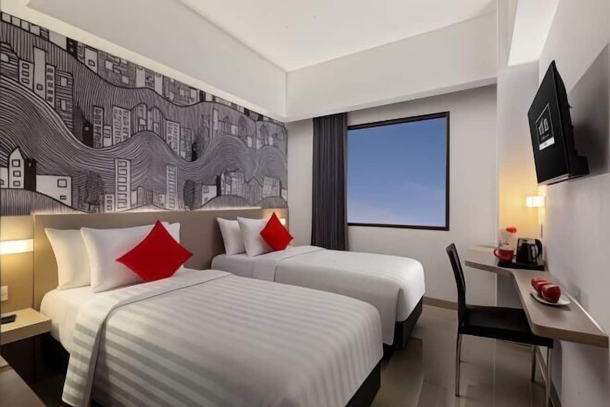 In-room safe, desk, WiFi (free), bed sheets