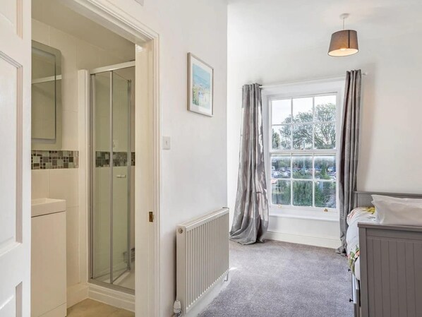 Vila | 4 quartos, ferros/tábuas de passar roupa, Wi-Fi de cortesia