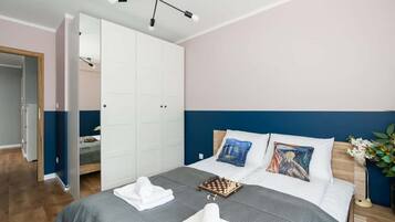 1 dormitori, planxa i posts de planxar, wifi i roba de llit