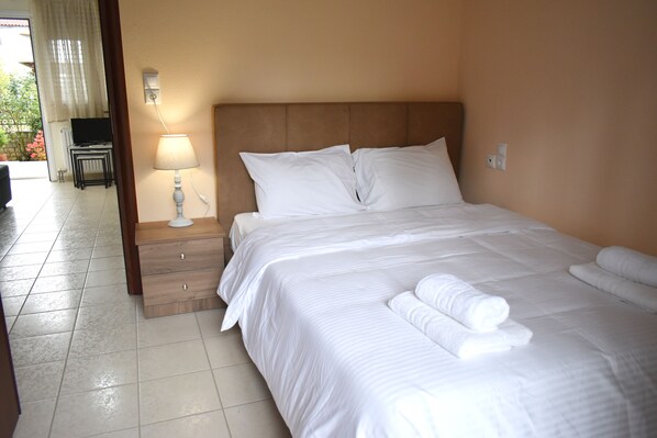 1 dormitorio, tabla de planchar con plancha, wifi gratis y ropa de cama