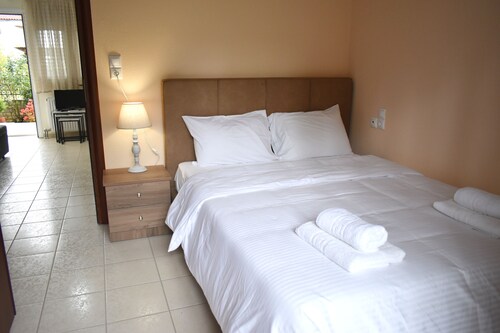 Petit House Under The Rocks