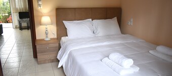 Petit House Under The Rocks