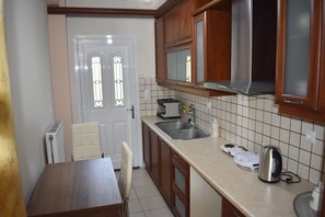 Fridge, oven, cookware/dishes/utensils, paper towels