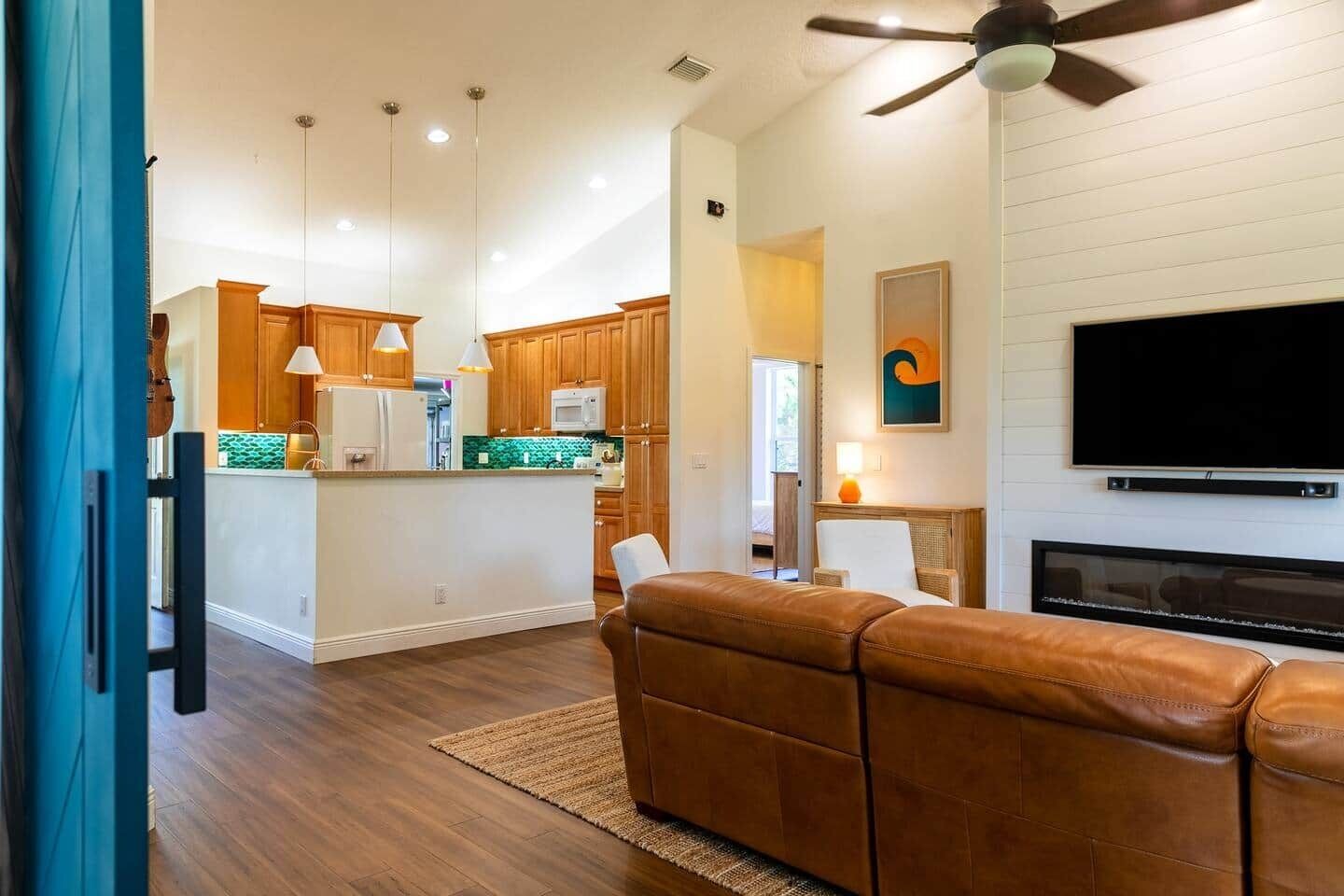 Una Smart TV, una chimenea