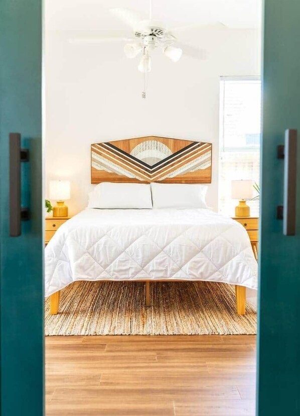 3 habitaciones, tabla de planchar con plancha, wifi y ropa de cama 