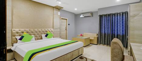 Premium Double Room | Desk, iron/ironing board