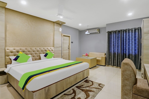 Premium dubbelrum | Skrivbord och strykjärn/strykbräda