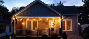 Etowah's Cottage - dog friendly, king beds, hiking, rafting, motorcycles