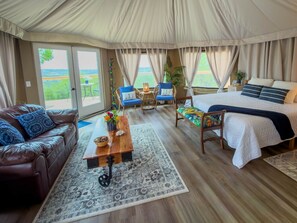 1 bedroom, desk, WiFi, bed sheets