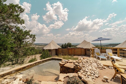 Luxury Suite 3-Safari Tent-Outdoor Whirlpool Tub