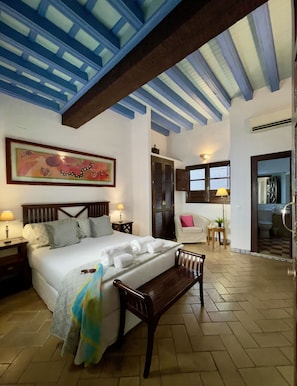 Insonorización, tabla de planchar con plancha, cunas y wifi gratis