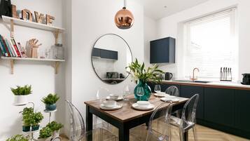 Réfrigérateur, machine à expresso, cafetiÚre/bouilloire