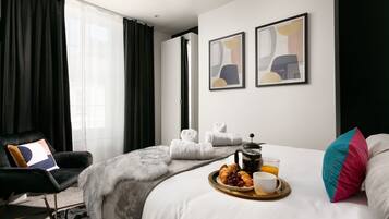 Espace de travail pour ordinateur portable, fer et planche Ă repasser