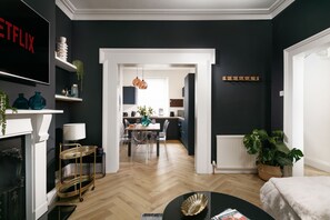 Luxury House | Living area | 50-inch Smart TV with digital channels, TV - Luxe Experience - Premium Central House (Plymouth)